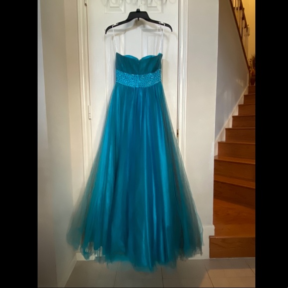 Prom Dress - Picture 3 of 4